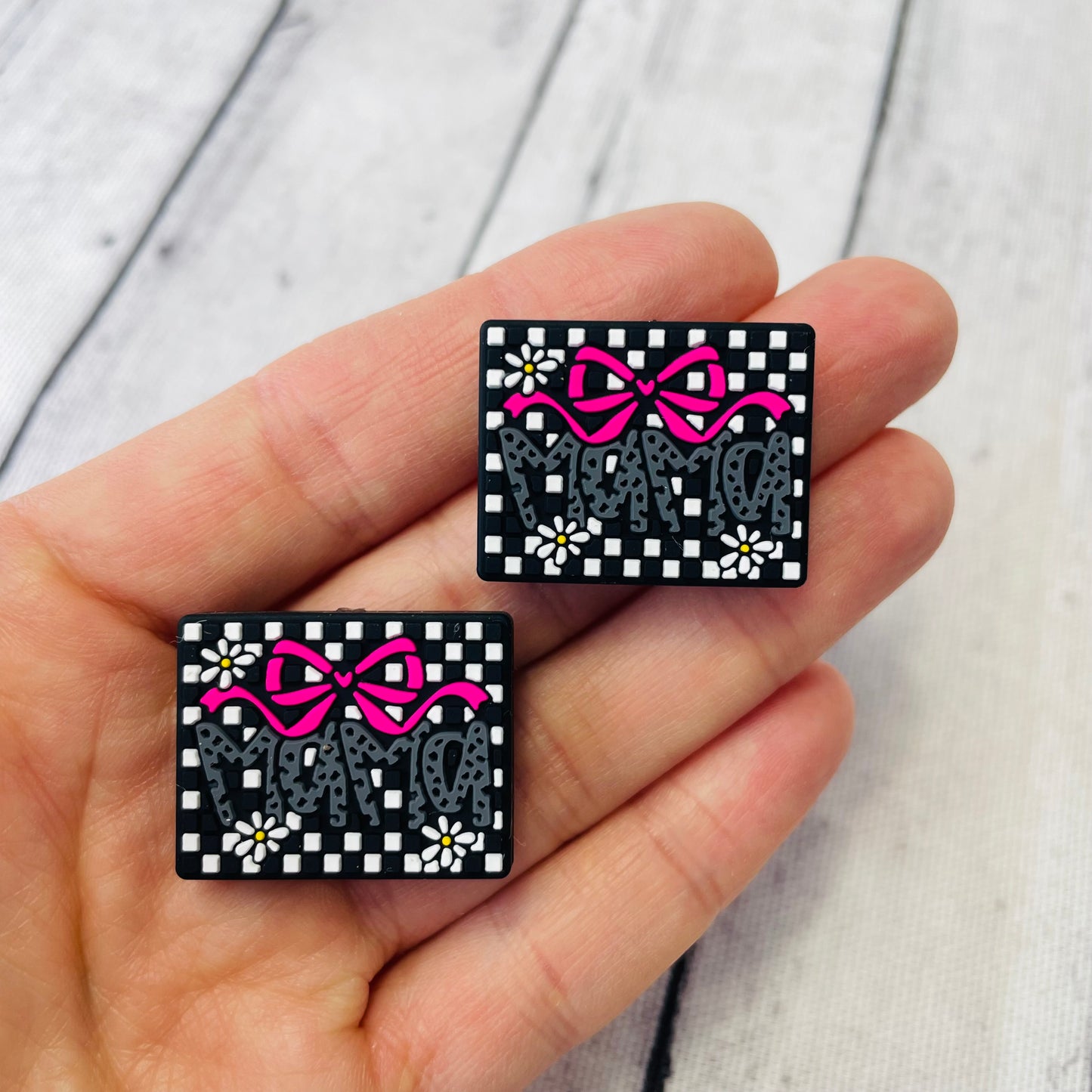 Mama Checkered w/Pink Bow Silicone Focal Bead