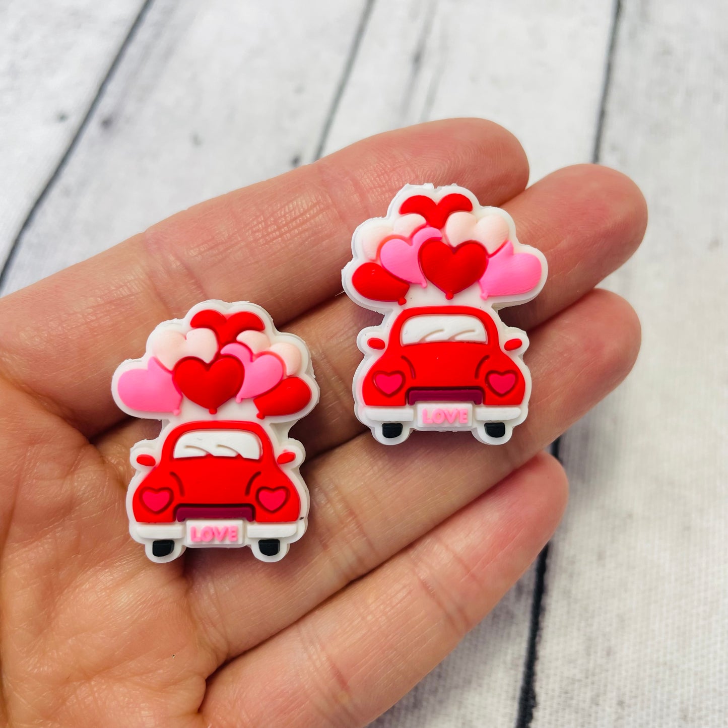 Red Love Car w/Heart Balloons Silicone Focal Bead