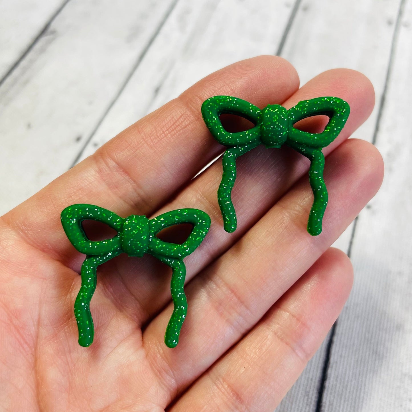 Green Glitter Silicone Bow Focal Bead
