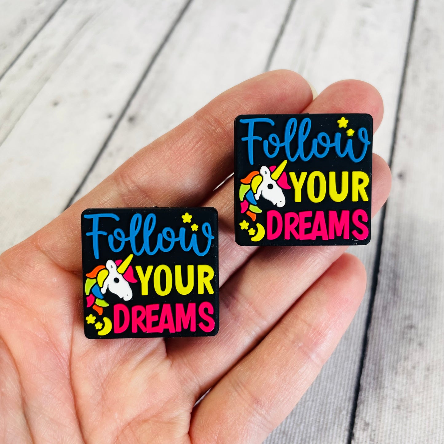 1 “Follow Your Dreams” Focal Bead