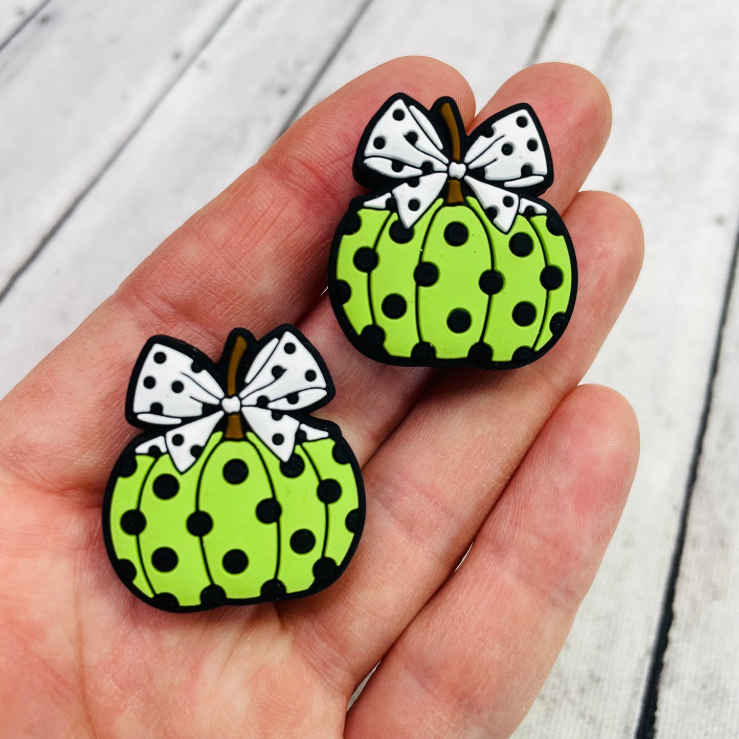 Green/White Polkadot Pumpkin Silicone Focal Bead